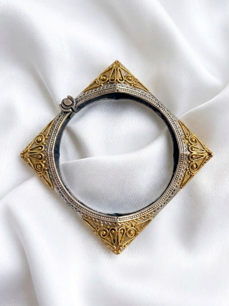 Chaukadi Bangle