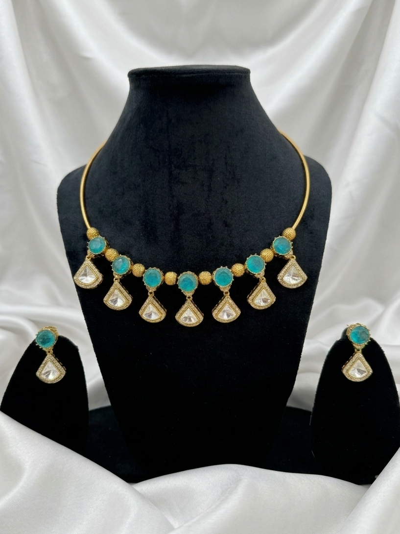 Samudra Hasli Set with Earrings