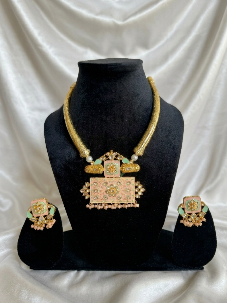 Padharo Necklace Set