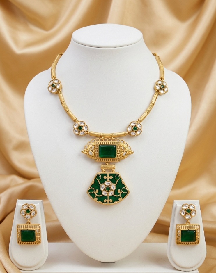 Panna Rajsi Necklace Set